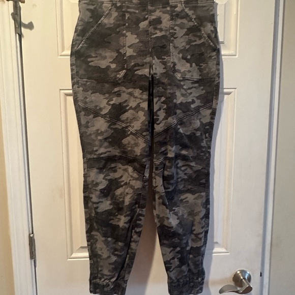 SPANX Camo Elastic Waist Pants Size XL - Picture 2 of 12